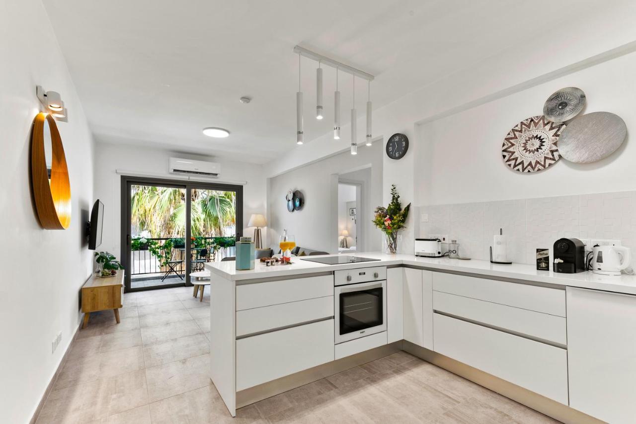 Dreamy 2 Bed Apartment By The Sea Paphos ภายนอก รูปภาพ