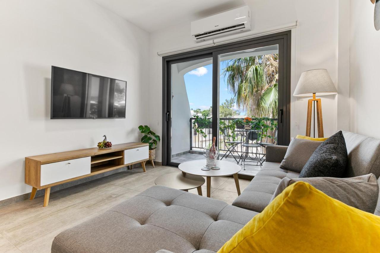 Dreamy 2 Bed Apartment By The Sea Paphos ภายนอก รูปภาพ