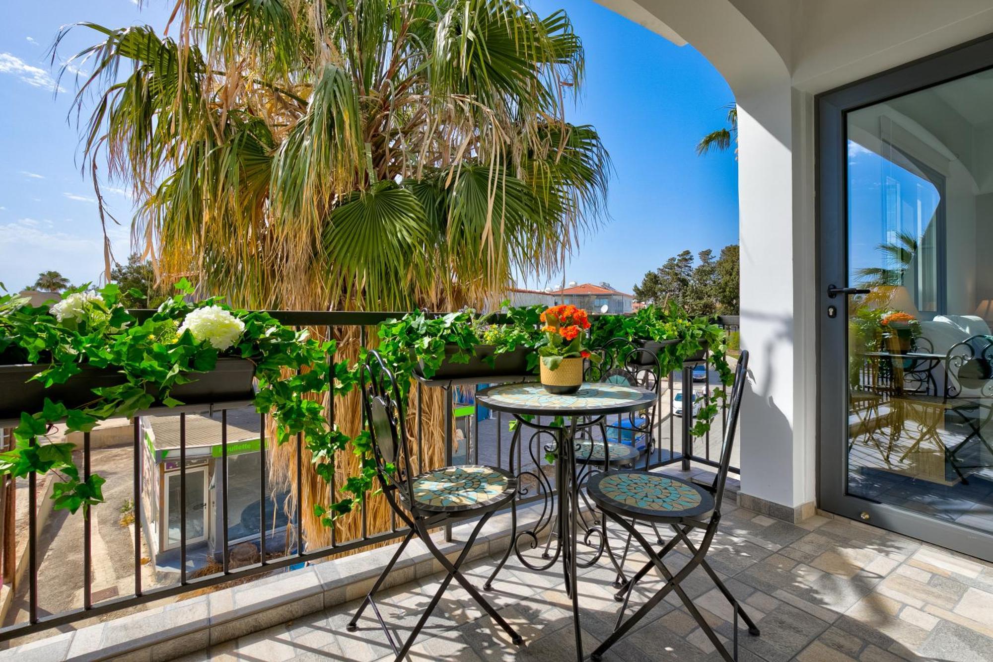 Dreamy 2 Bed Apartment By The Sea Paphos ภายนอก รูปภาพ