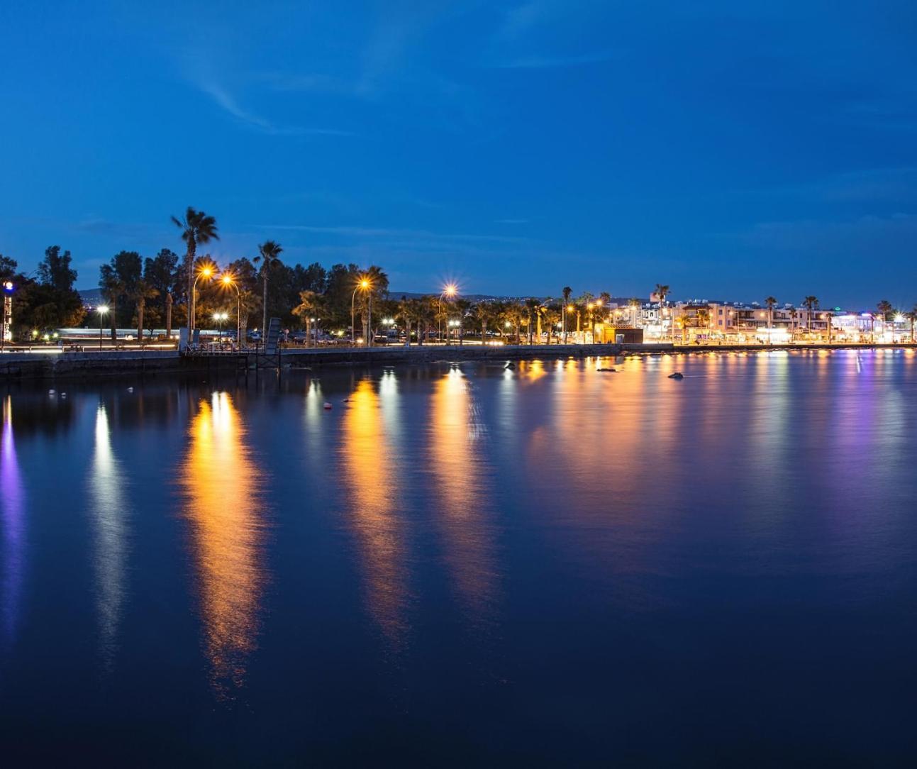Dreamy 2 Bed Apartment By The Sea Paphos ภายนอก รูปภาพ